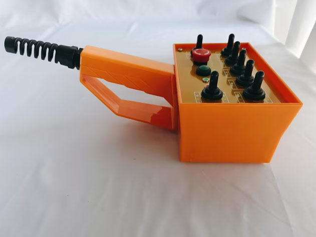 7個(gè)撥桿3檔自復(fù)位工業(yè)遙控器