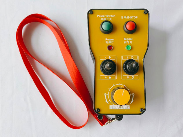 2個(gè)撥桿4開(kāi)關(guān)量1模擬量工業(yè)遙控器